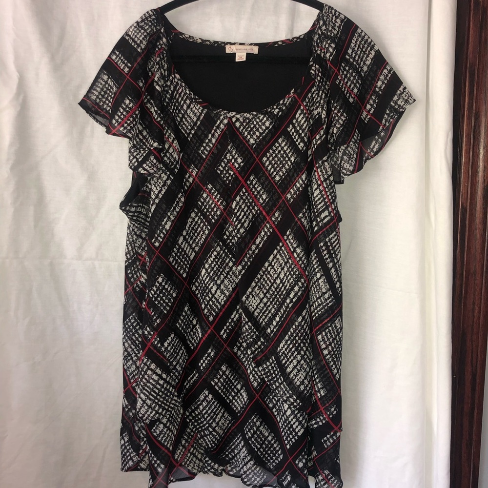 Black and white with red accents. Lightweight!